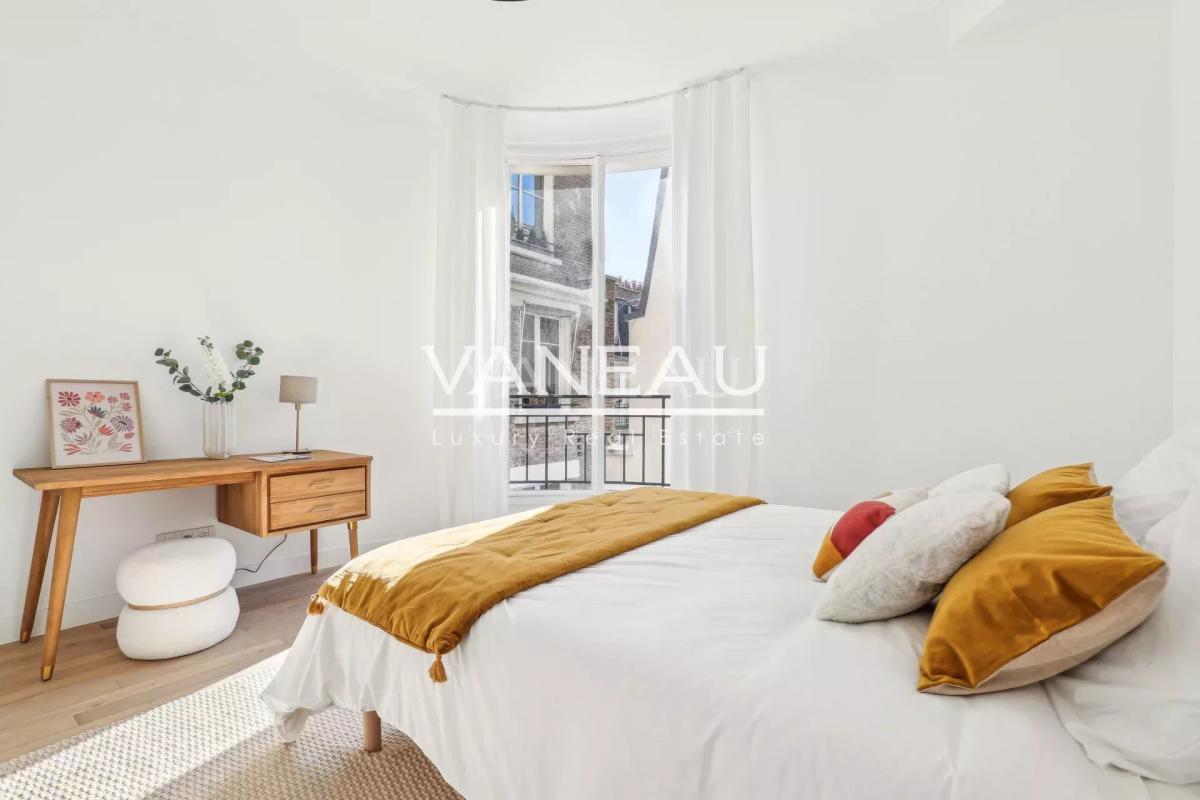 Paris XVIe - Jasmin - Appartement de réception en étage élevé.