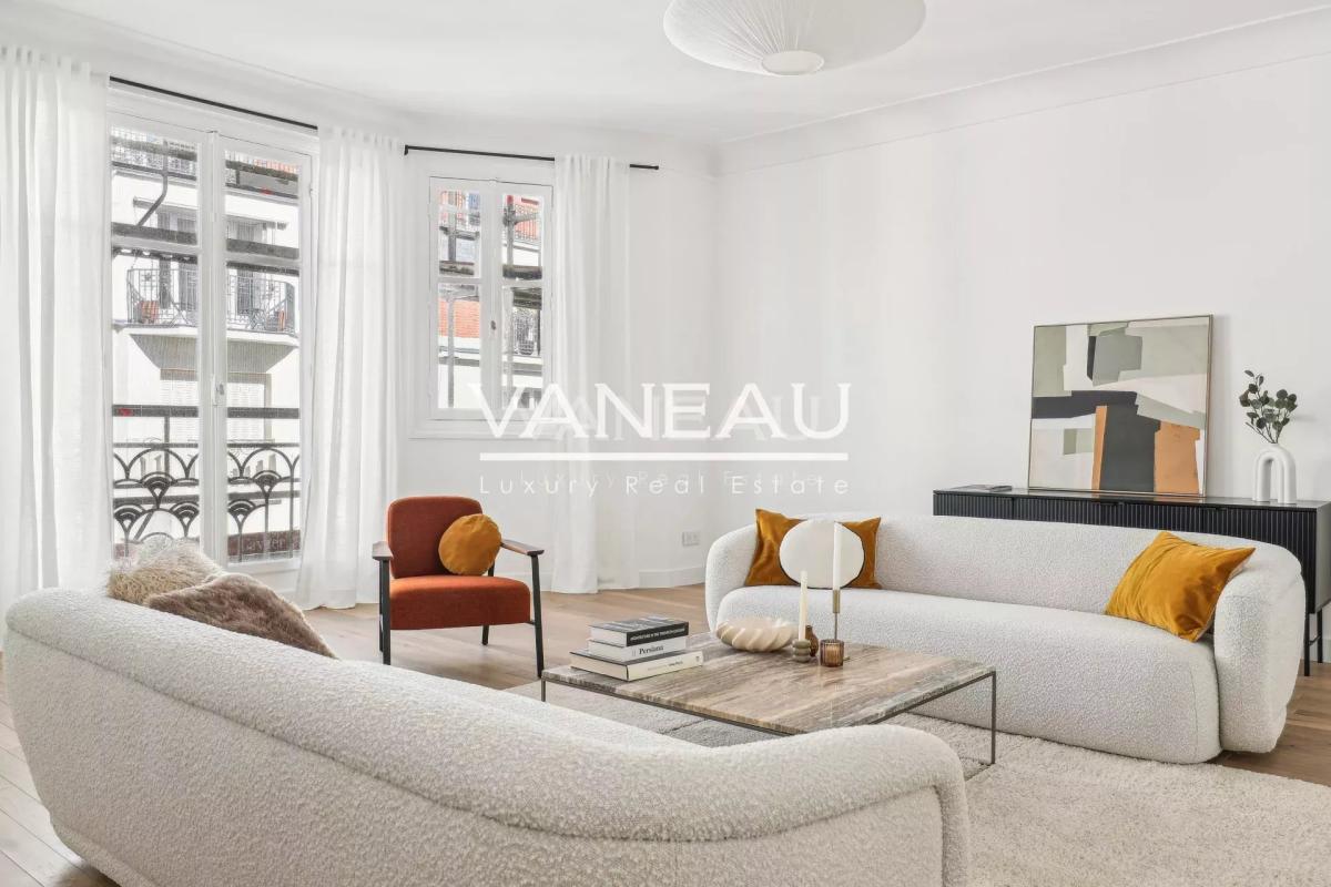Paris XVIe - Jasmin - Appartement de réception en étage élevé.
