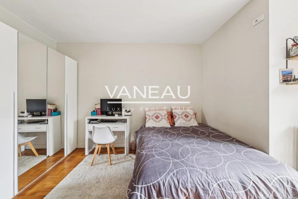 BOULOGNE - Porte de Saint Cloud  -  Grand studio - idéal investi