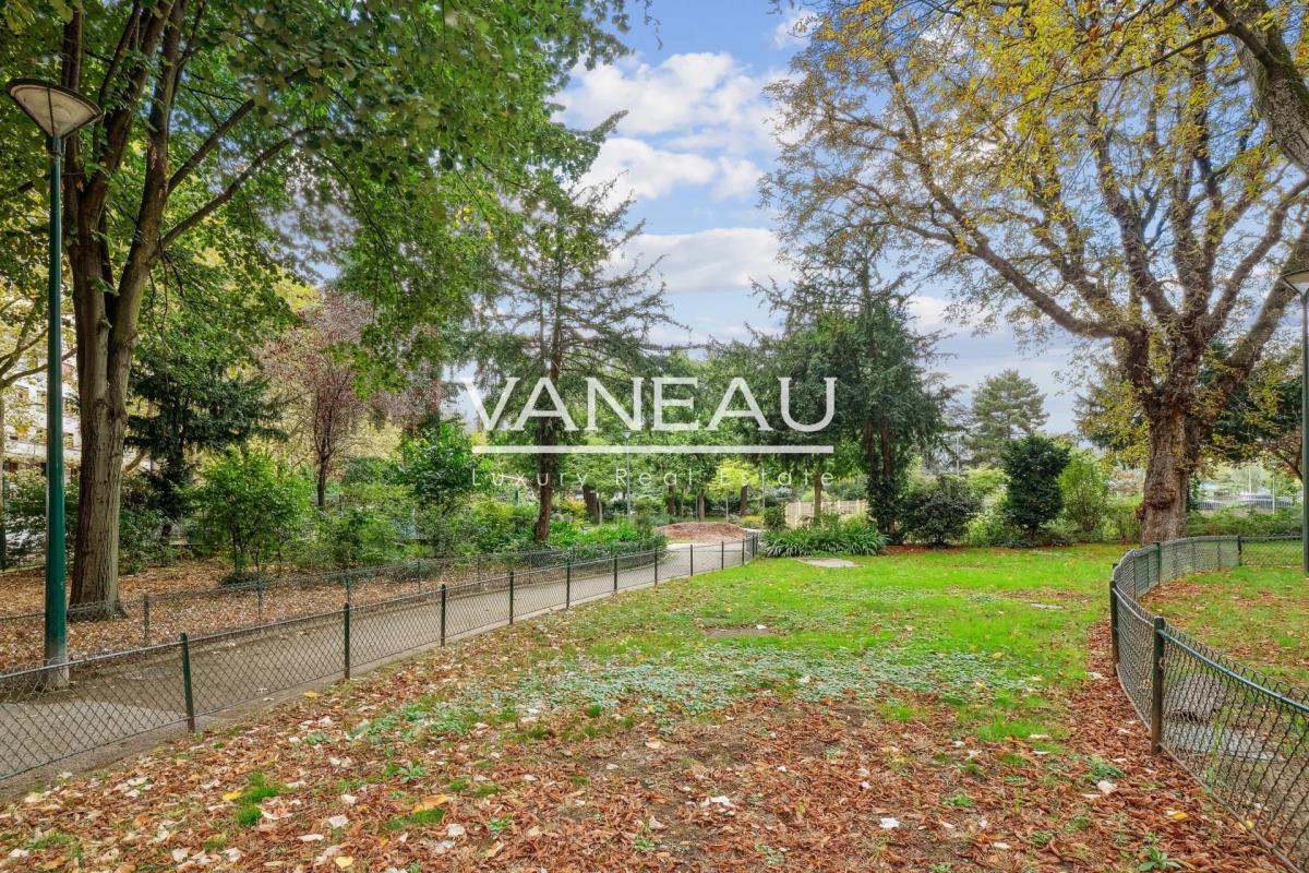 BOULOGNE - Porte de Saint Cloud  -  Grand studio - idéal investi