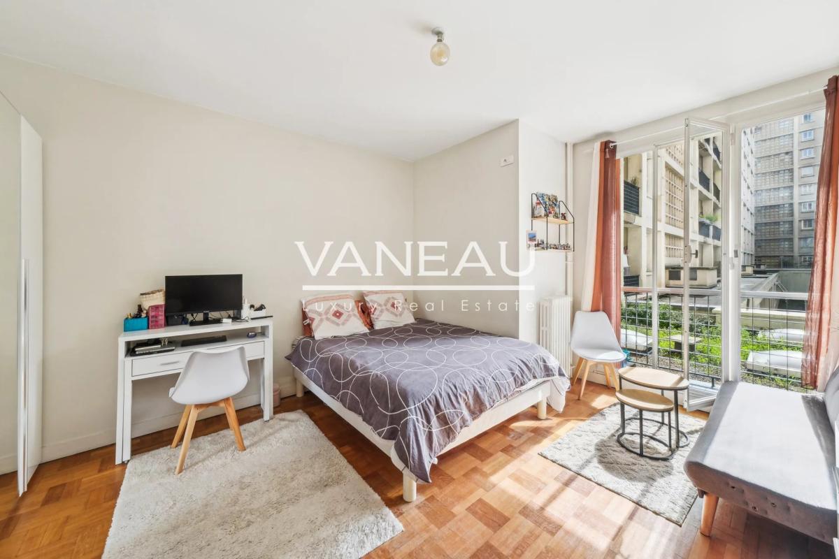 BOULOGNE - Porte de Saint Cloud  -  Grand studio - idéal investi