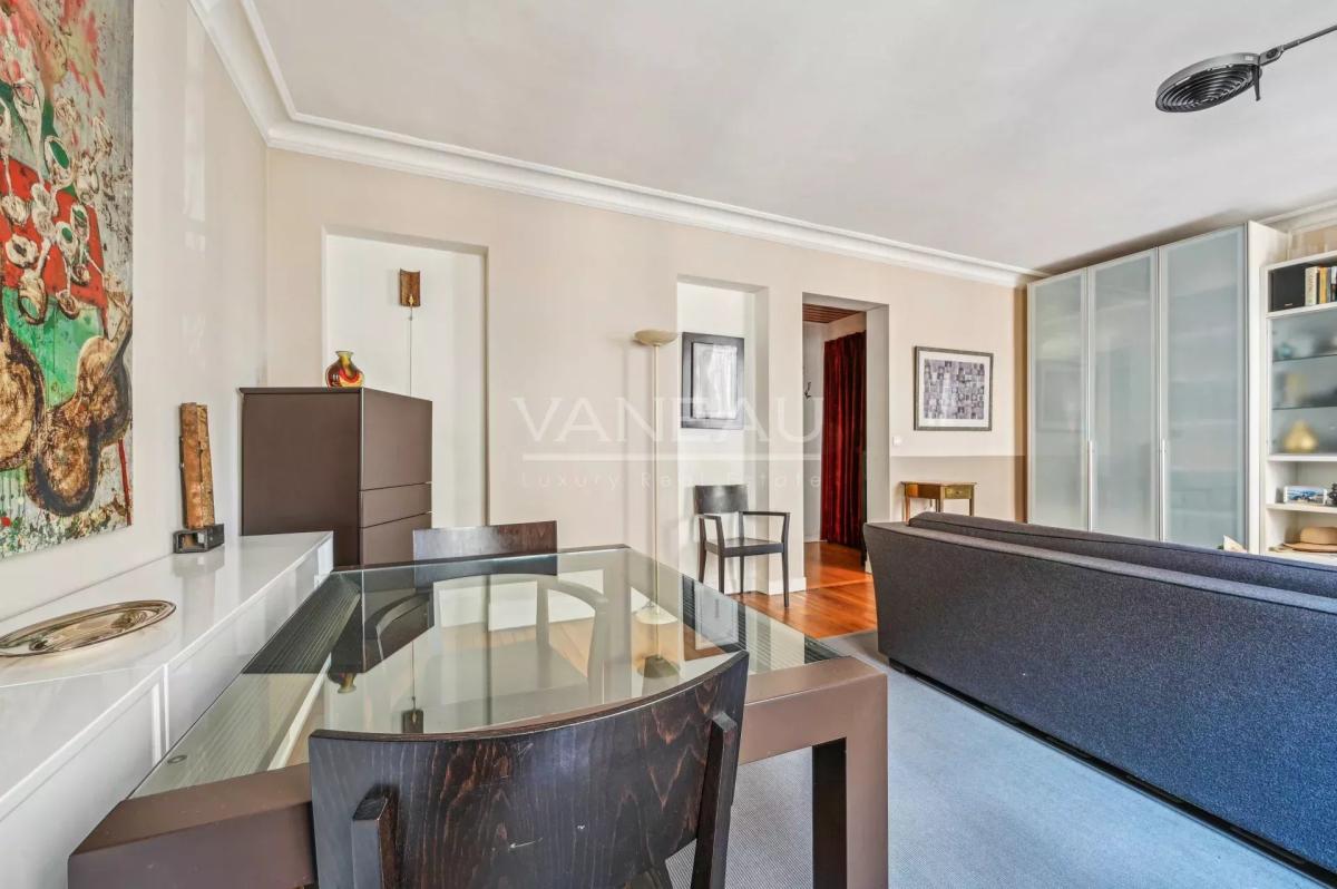 Paris VIIe - Charmant appartement au coeur du Gros Caillou.