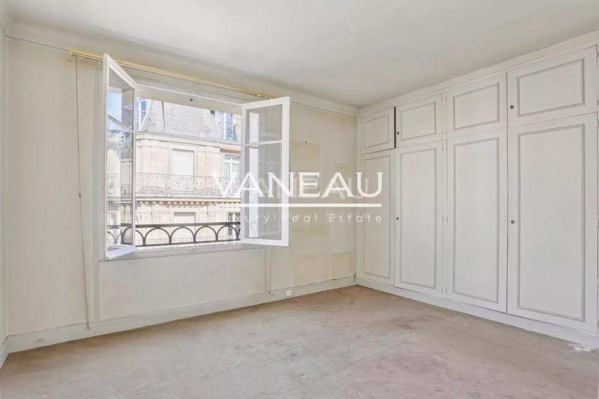 Paris VIIe - RUE SAINT DOMINIQUE - Élégant appartement avec vue 