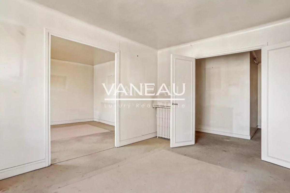 Paris VIIe - RUE SAINT DOMINIQUE - Élégant appartement avec vue 