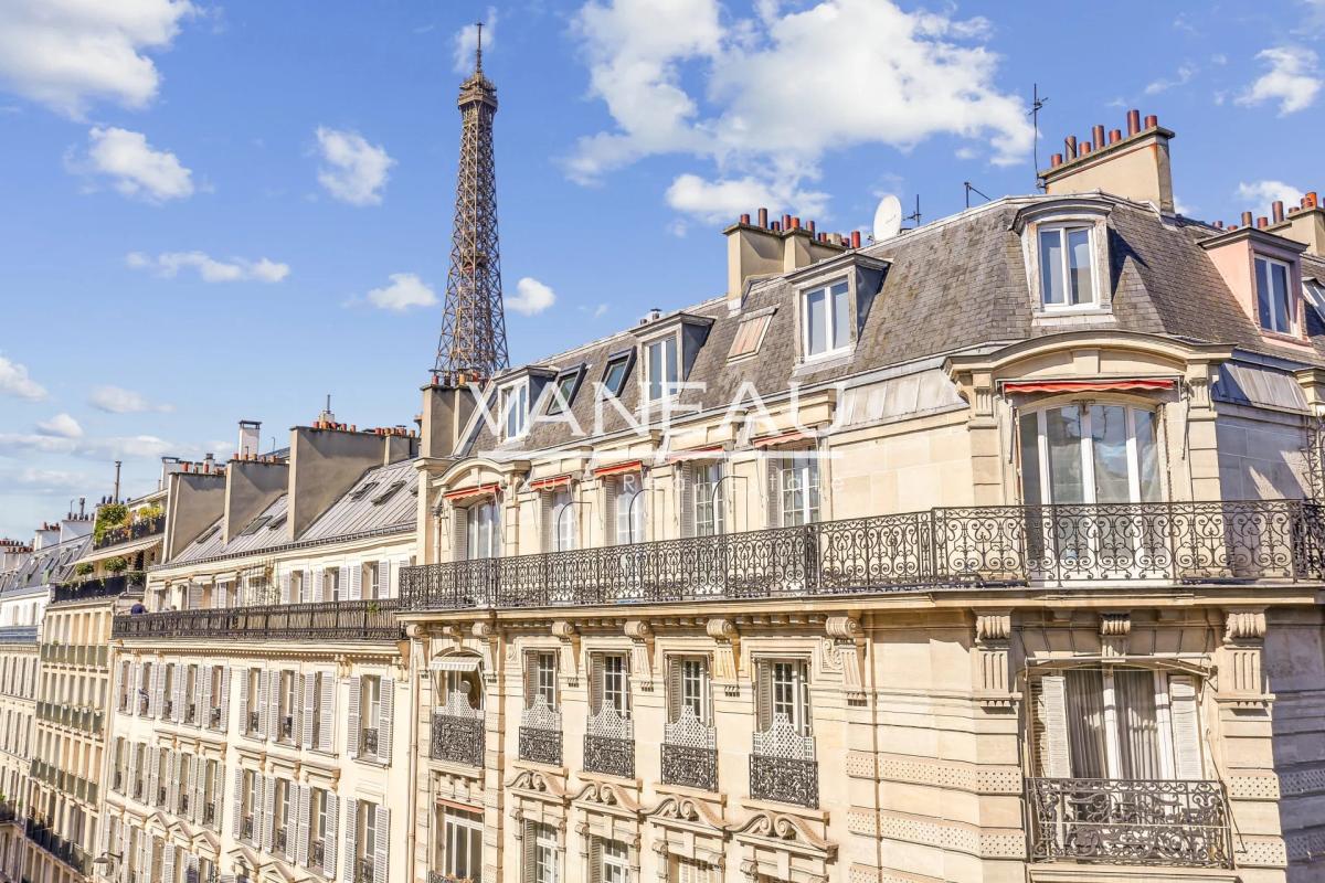 Paris VIIe - RUE SAINT DOMINIQUE - Élégant appartement avec vue 