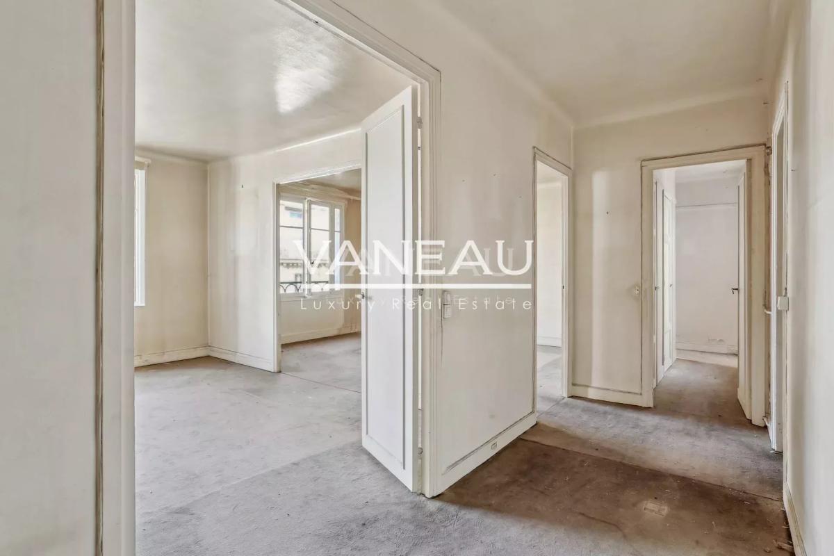 Paris VIIe - RUE SAINT DOMINIQUE - Élégant appartement avec vue 