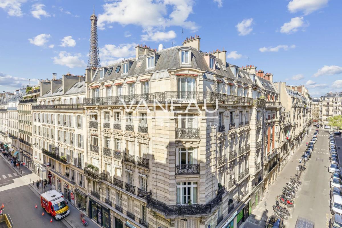 Paris VIIe - RUE SAINT DOMINIQUE - Élégant appartement avec vue 