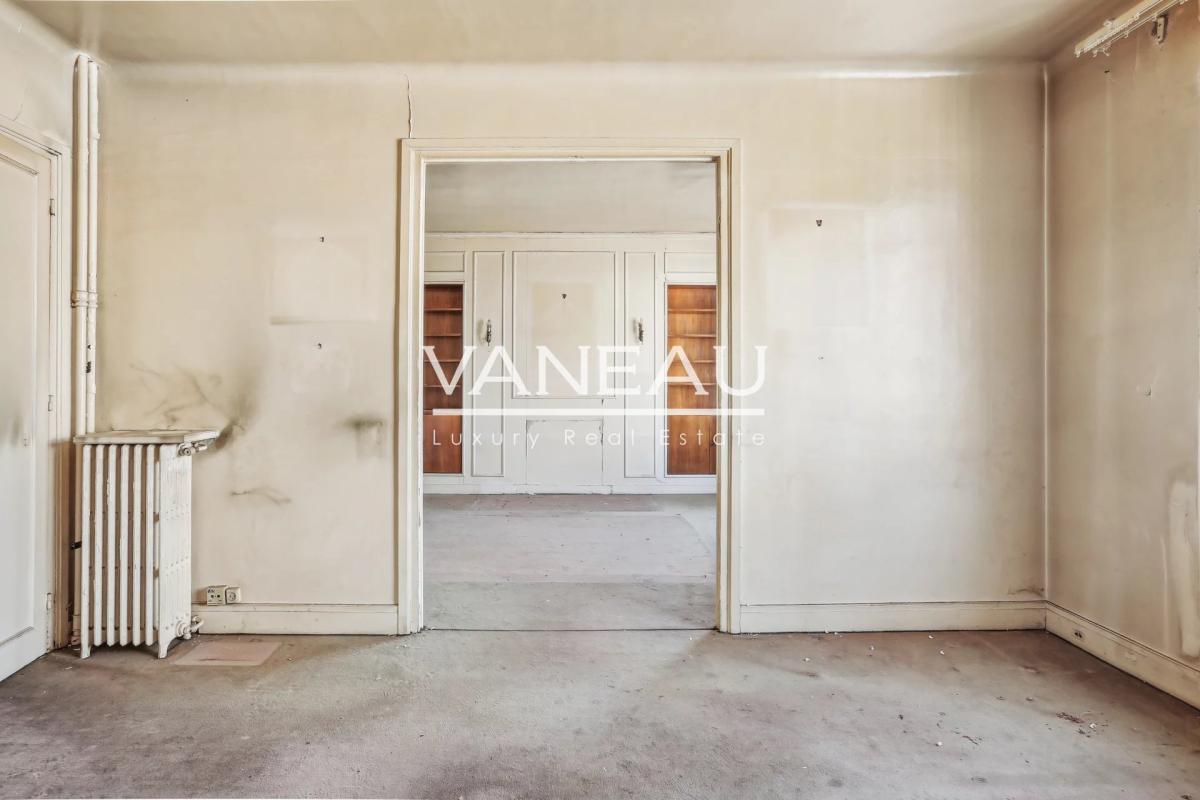 Paris VIIe - RUE SAINT DOMINIQUE - Élégant appartement avec vue 