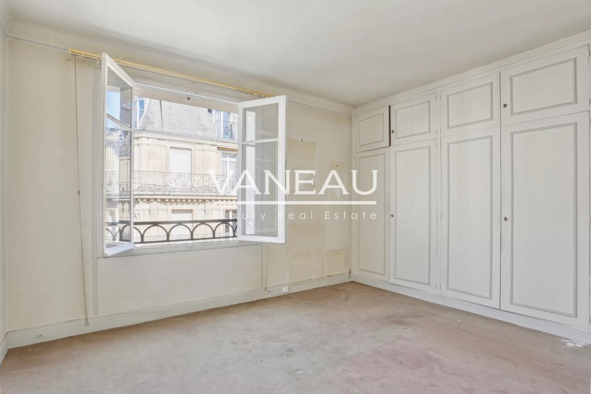Paris VIIe - RUE SAINT DOMINIQUE - Élégant appartement avec vue 
