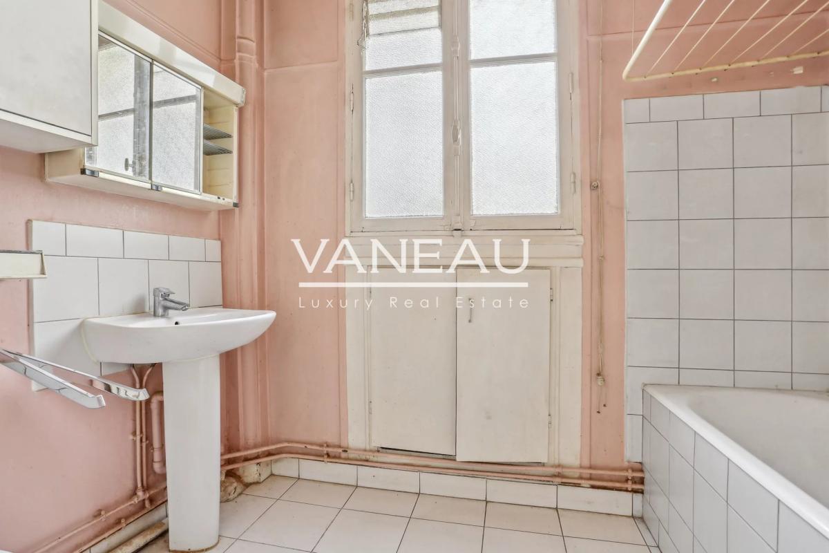 Paris VIIe - RUE SAINT DOMINIQUE - Élégant appartement avec vue 