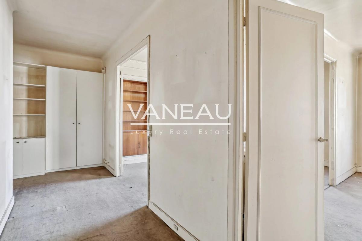 Paris VIIe - RUE SAINT DOMINIQUE - Élégant appartement avec vue 