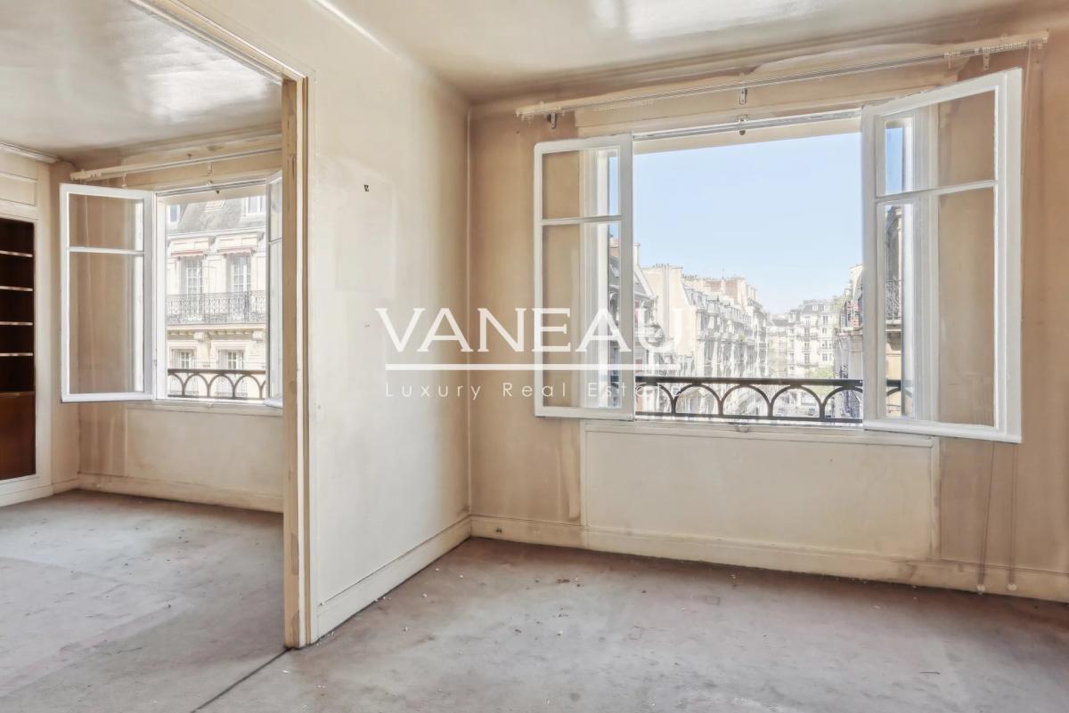 Paris VIIe - RUE SAINT DOMINIQUE - Élégant appartement avec vue 