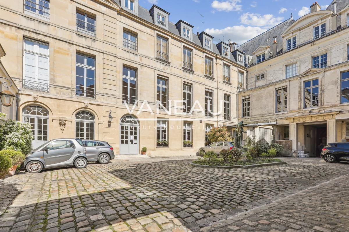 Place des Vosges - Hôtel de Chaulnes - Dernier étage