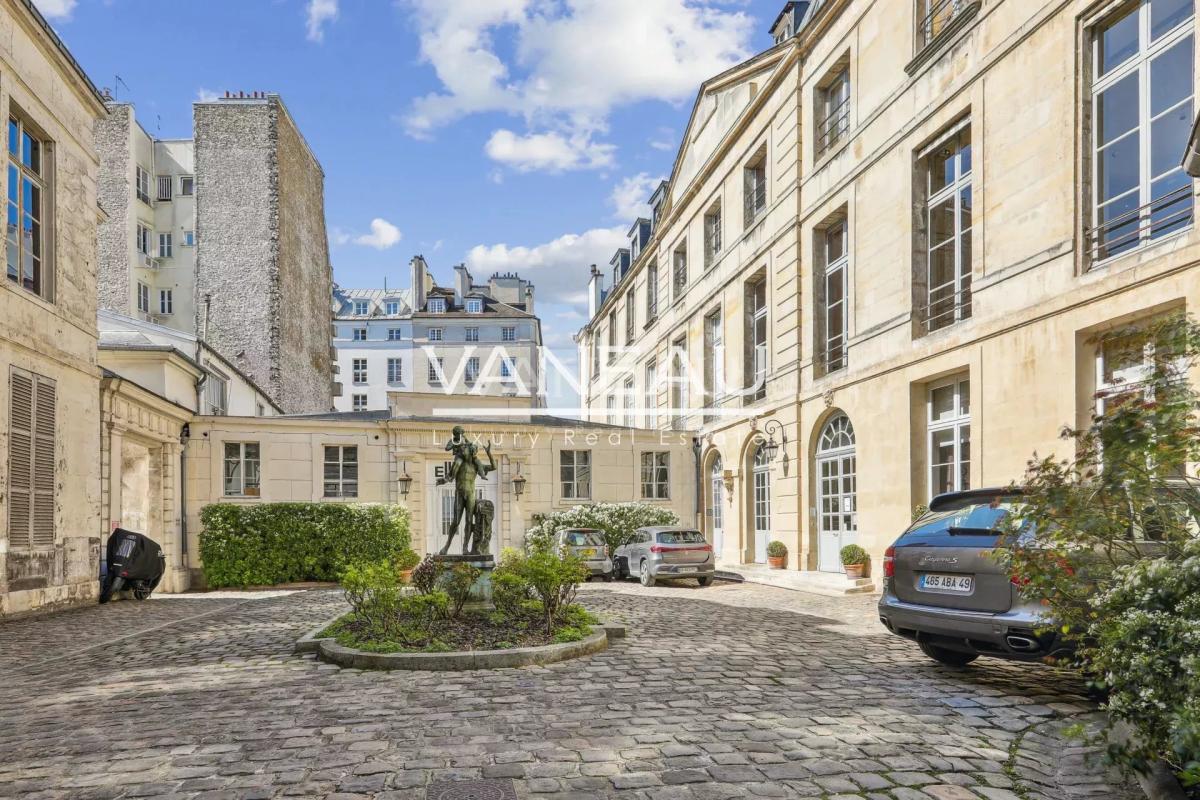 Place des Vosges - Hôtel de Chaulnes - Dernier étage