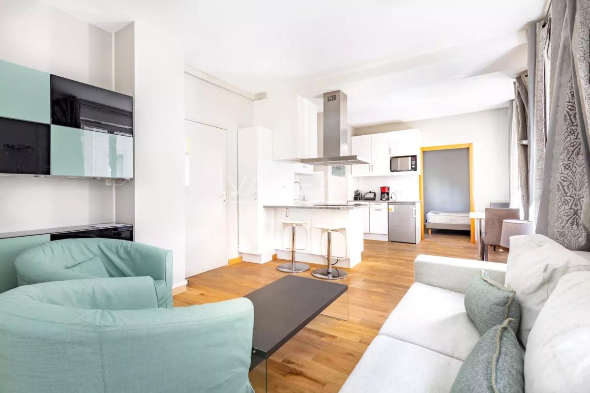 Paris VIIe - VANEAU - Appartement meublée sur jardin