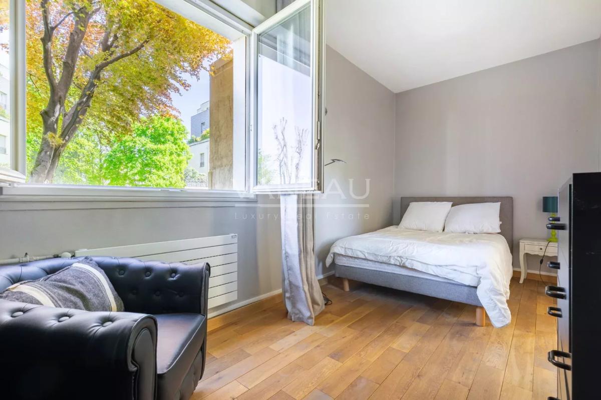 Paris VIIe - VANEAU - Appartement meublée sur jardin