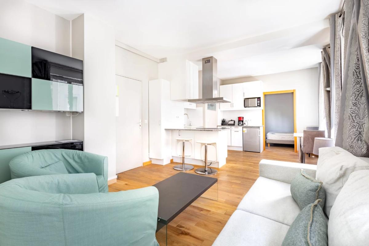 Paris VIIe - VANEAU - Appartement meublée sur jardin