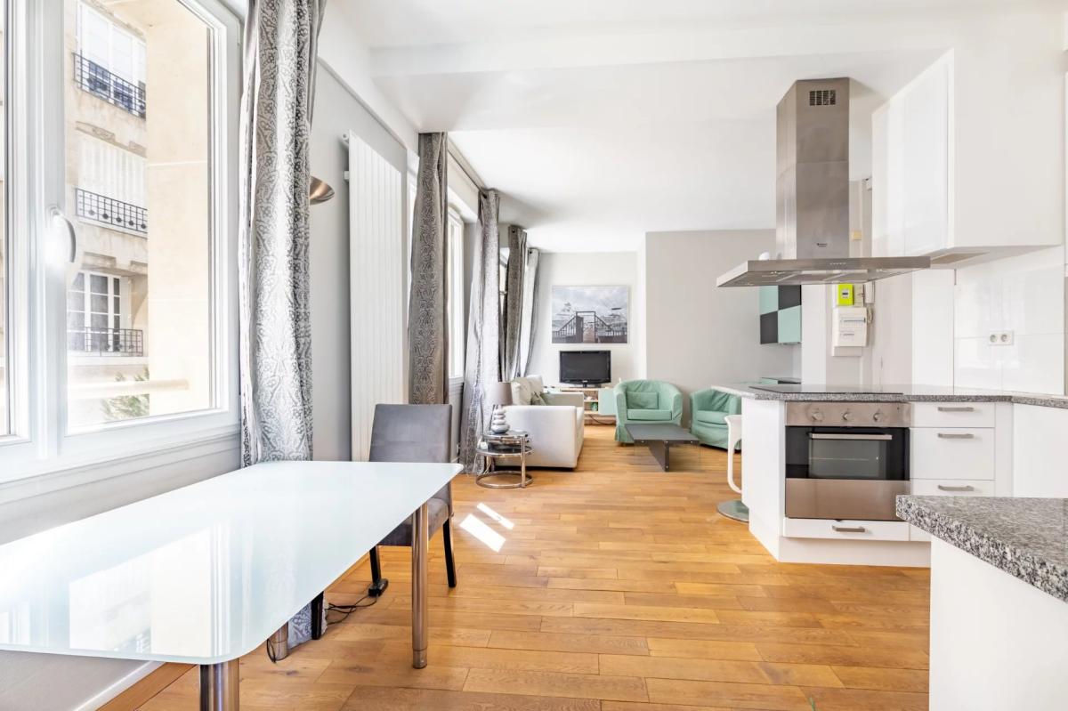 Paris VIIe - VANEAU - Appartement meublée sur jardin