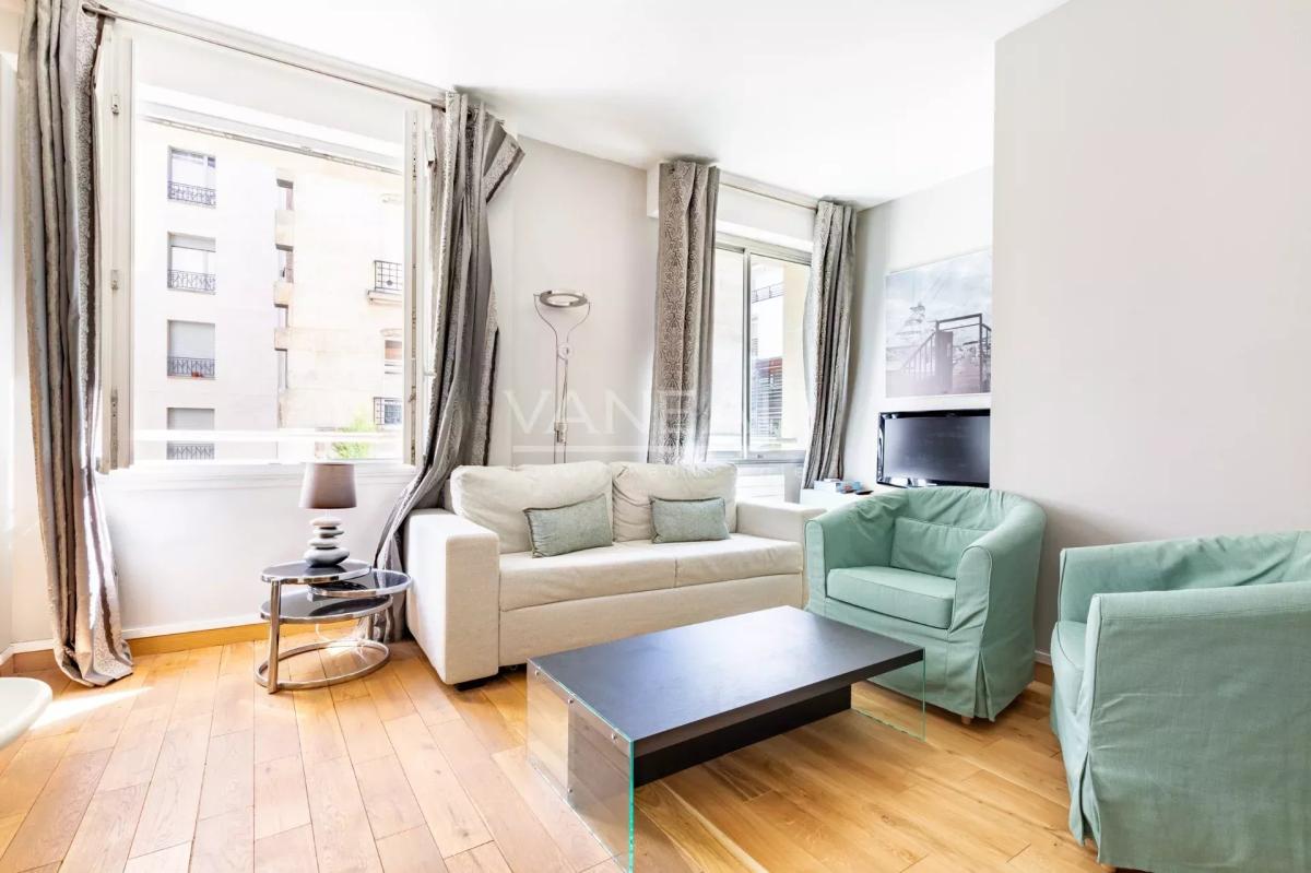 Paris VIIe - VANEAU - Appartement meublée sur jardin