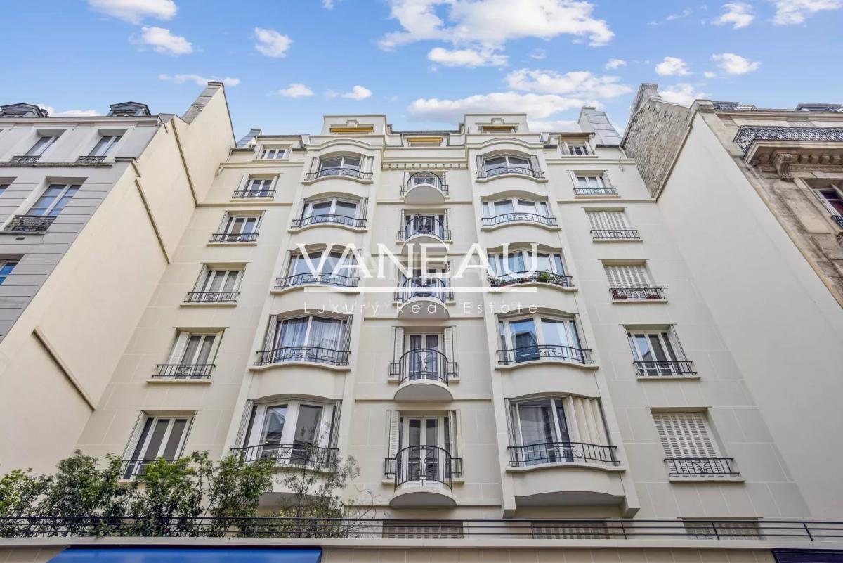Paris VIIIe - Elysées - Appartement rénové idéalement situé