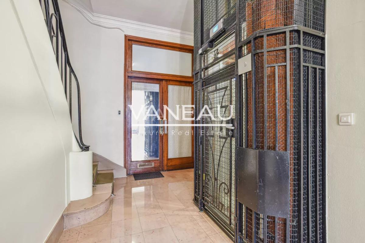 Paris VIIIe - Elysées - Appartement rénové idéalement situé
