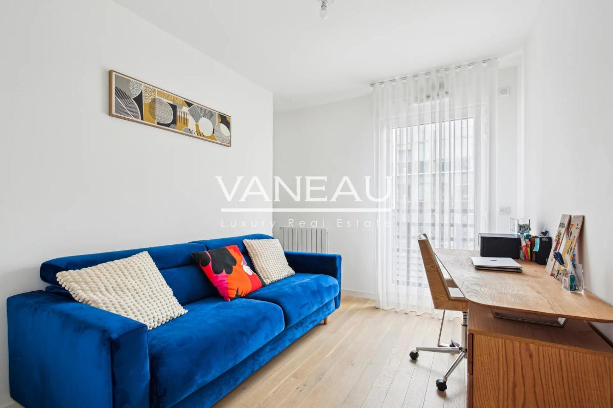 Neuilly - Villiers / Saussaye - trois pièces en parfait état ave