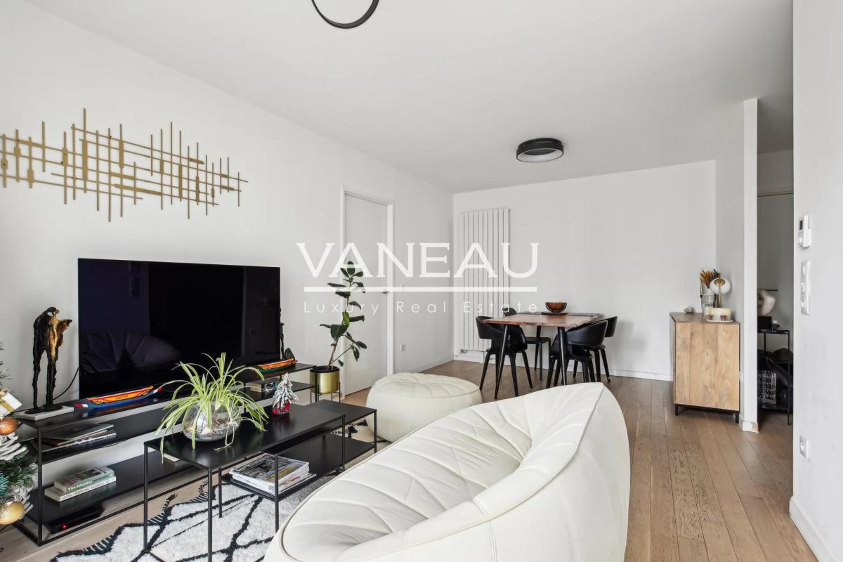 Neuilly - Villiers / Saussaye - trois pièces en parfait état ave