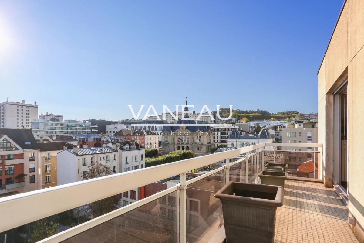 Suresnes/Mairie -Appartement dernier étage avec terrasse et balc