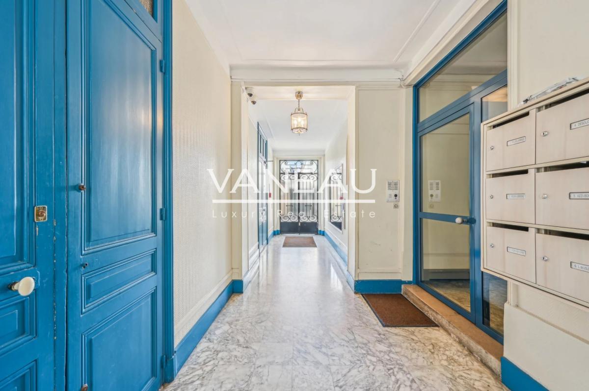 Paris VIIe - Sèvres Bon Marché
