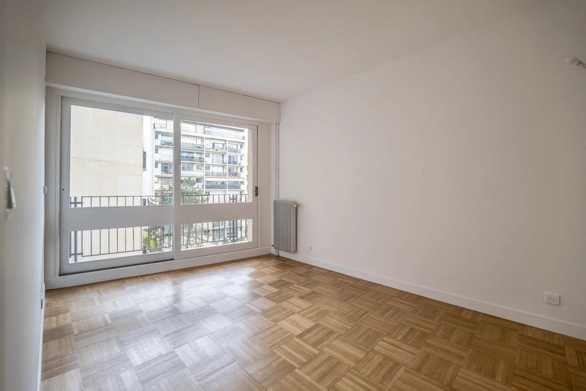 Paris 16. EXELMANS/GARIGLIANO. 3 ch. traversant 4è étage asc. + 