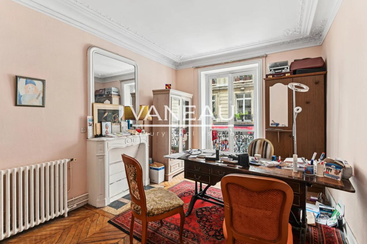 Paris Xe - Magenta / Saint-Quentin - charmant trois pièces pour 