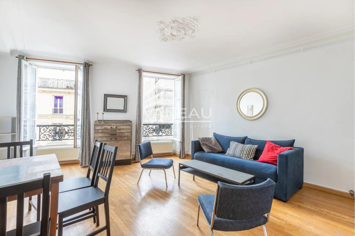 Paris XVIIIe - Abbesses - Superbe deux pièces en étage élevé ave