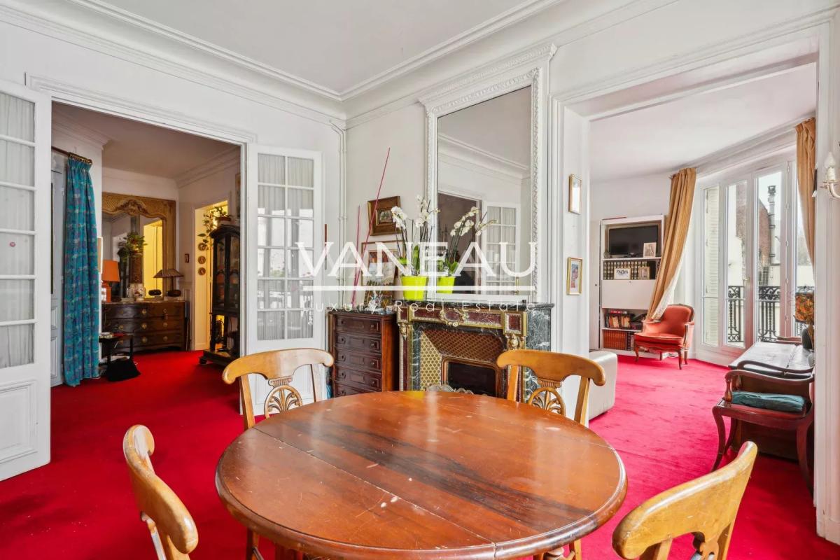 PARIS XVe Commerce - Appartement d'exception quatre pièces avec 