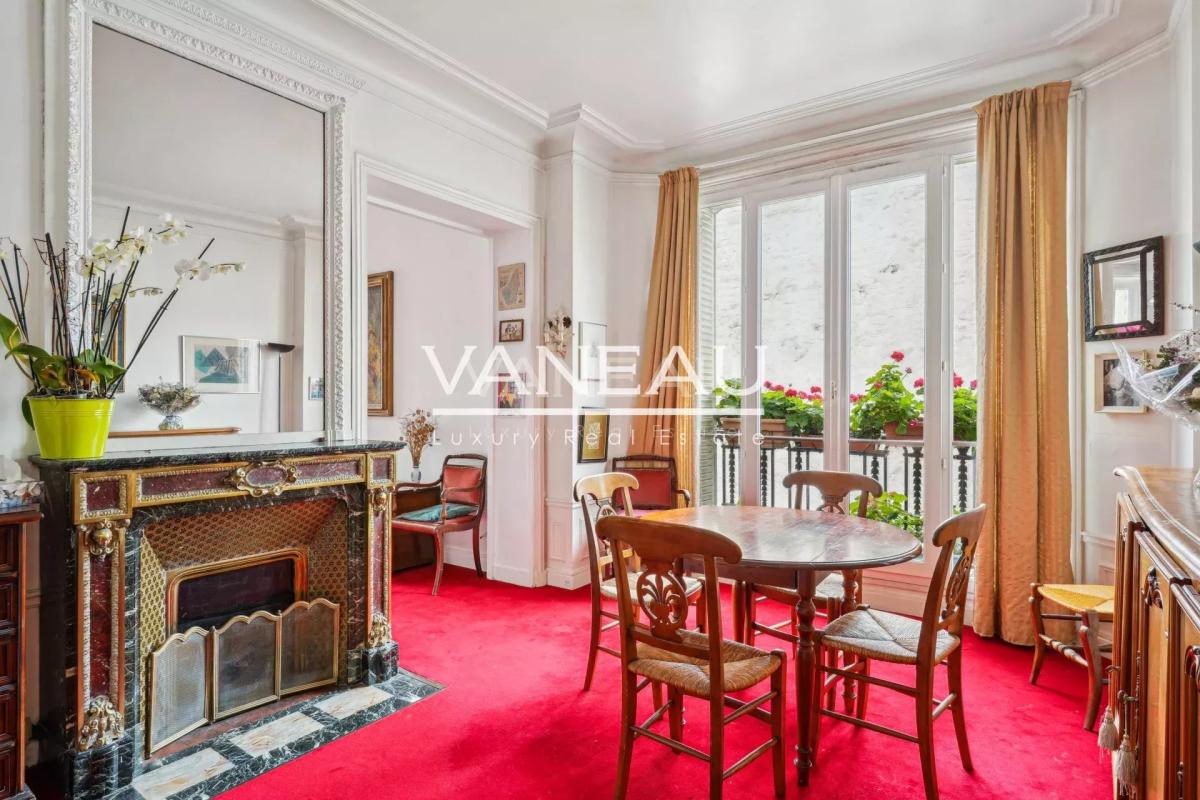 PARIS XVe Commerce - Appartement d'exception quatre pièces avec 