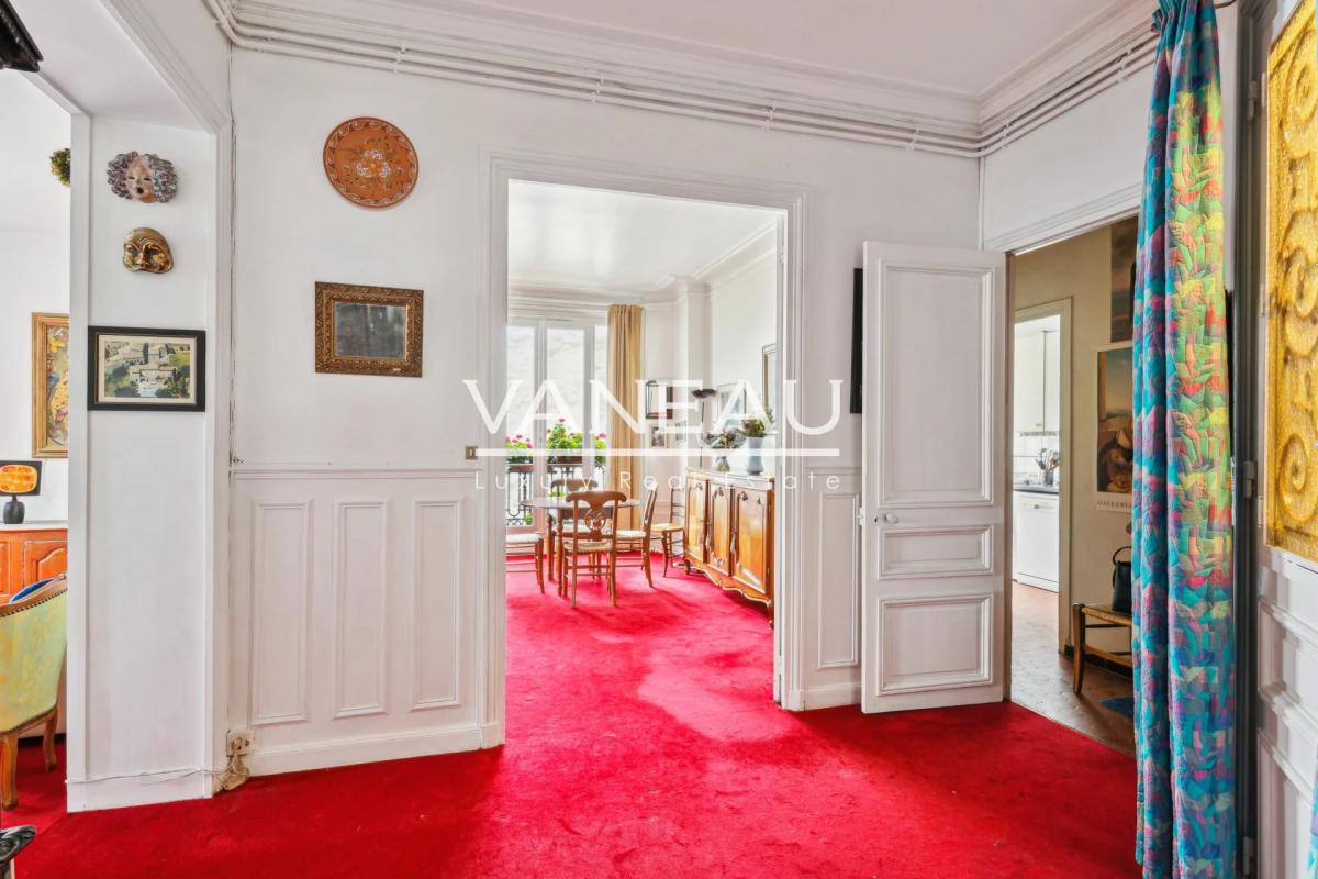 PARIS XVe Commerce - Appartement d'exception quatre pièces avec 