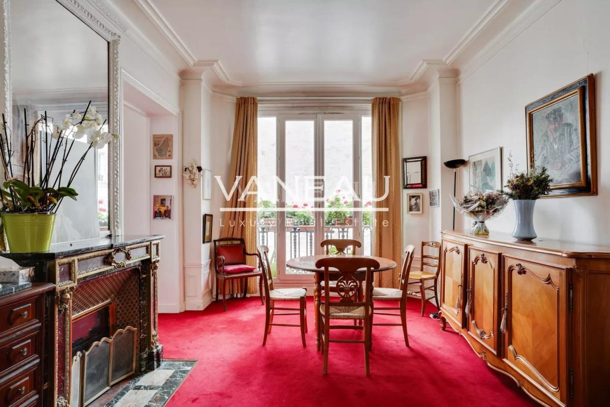 PARIS XVe Commerce - Appartement d'exception quatre pièces avec 