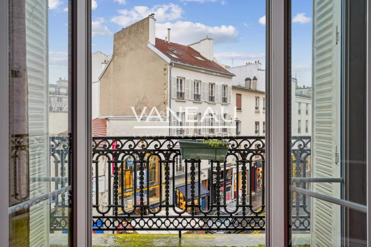 PARIS XVe Commerce - Appartement d'exception quatre pièces avec 