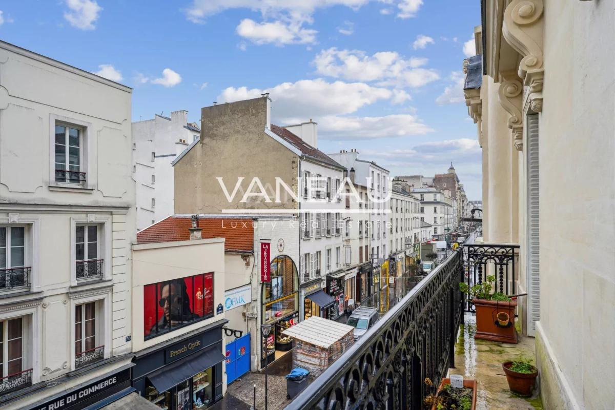 PARIS XVe Commerce - Appartement d'exception quatre pièces avec 