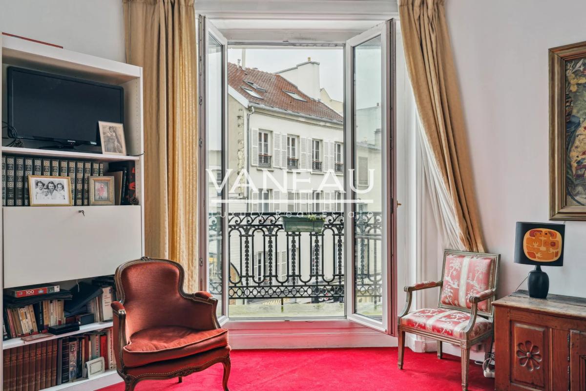 PARIS XVe Commerce - Appartement d'exception quatre pièces avec 