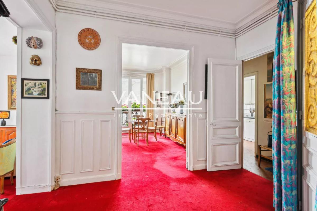PARIS XVe Commerce - Appartement d'exception quatre pièces avec 