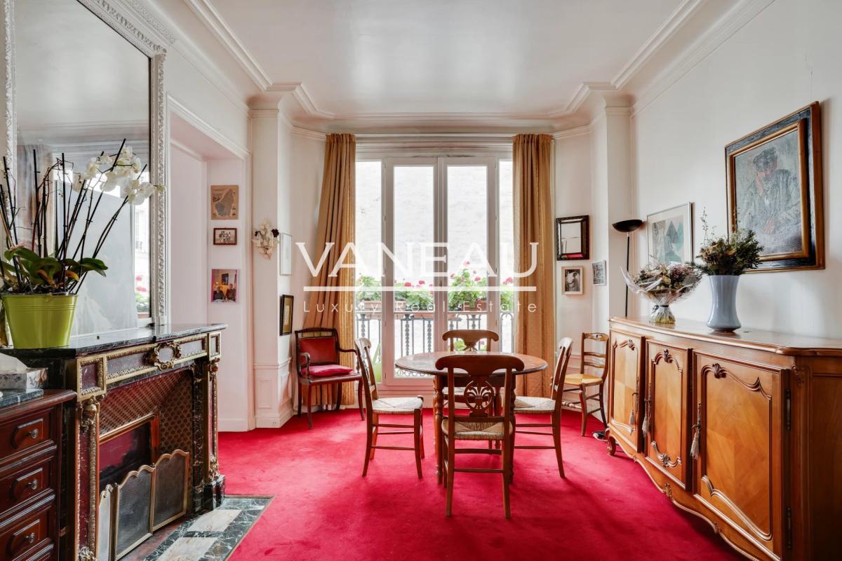PARIS XVe Commerce - Appartement d'exception quatre pièces avec 