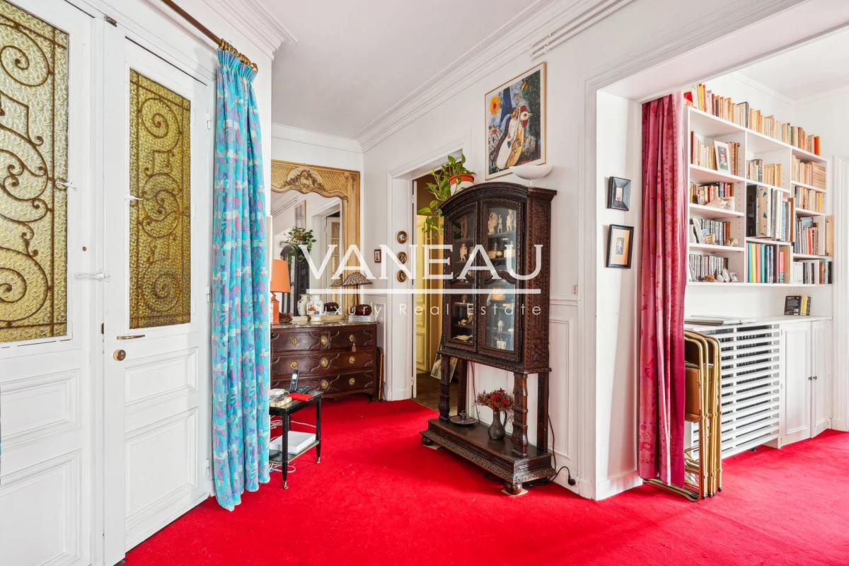 PARIS XVe Commerce - Appartement d'exception quatre pièces avec 