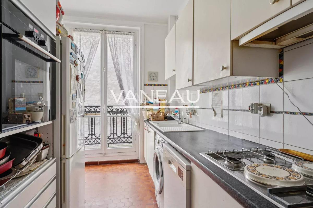 PARIS XVe Commerce - Appartement d'exception quatre pièces avec 