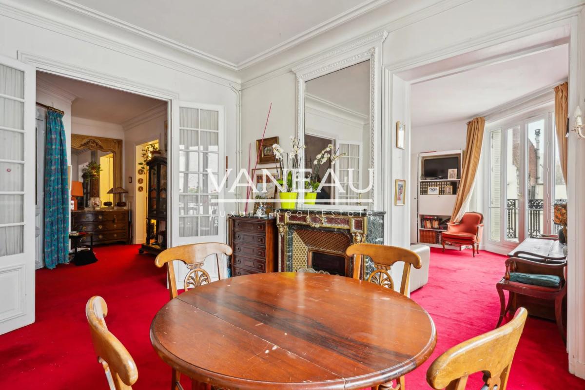 PARIS XVe Commerce - Appartement d'exception quatre pièces avec 