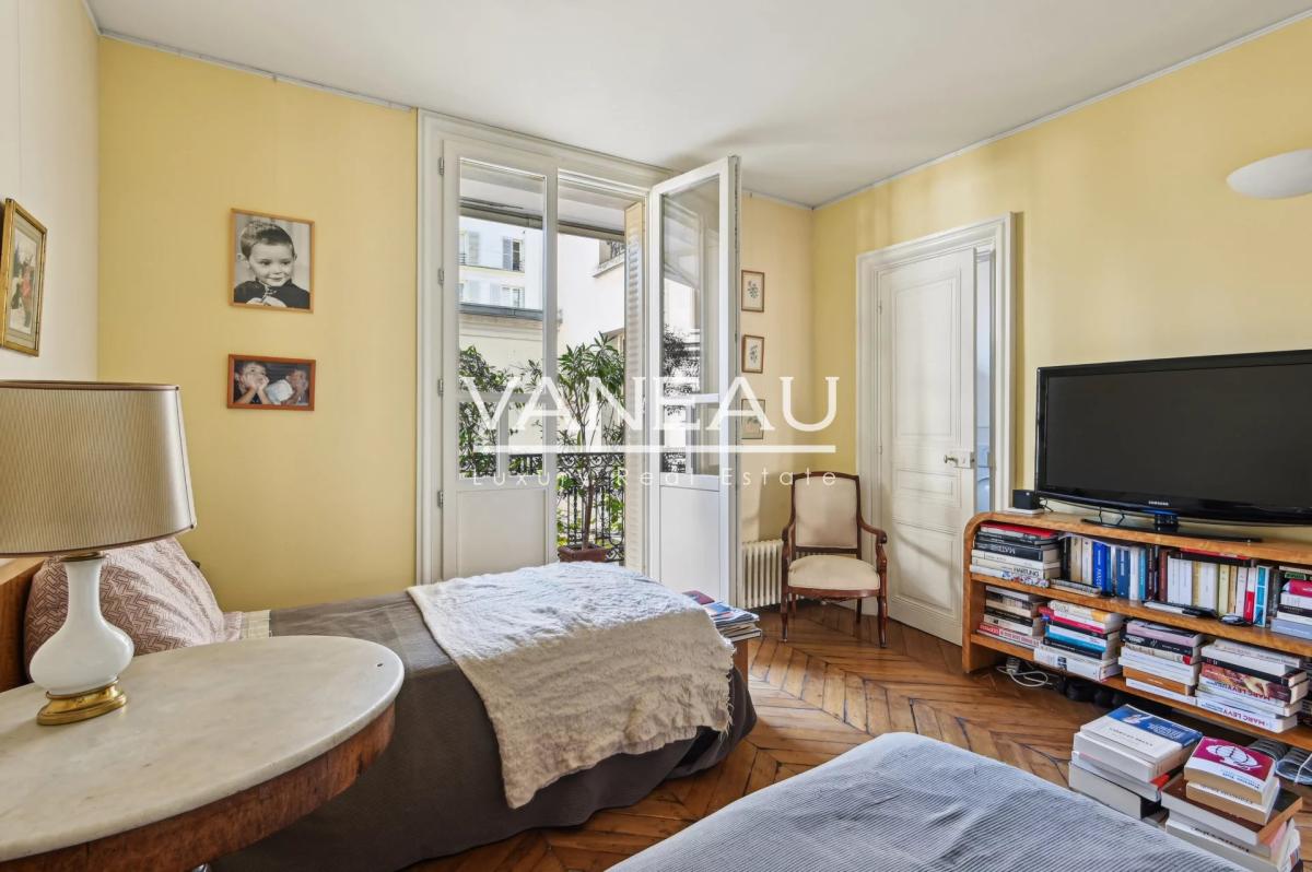 Paris VIIe - Sainte Clotilde - Pied à terre