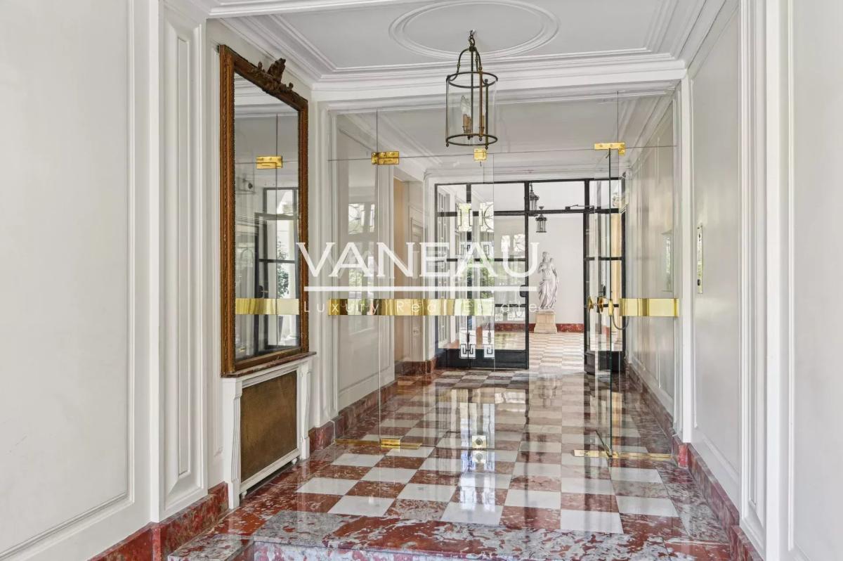 Paris VIIe - Sainte Clotilde - Pied à terre