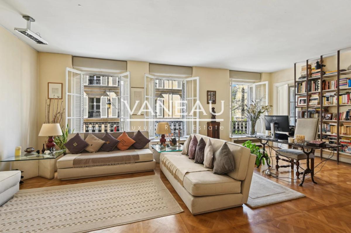 Paris VIIe - Sainte Clotilde - Pied à terre