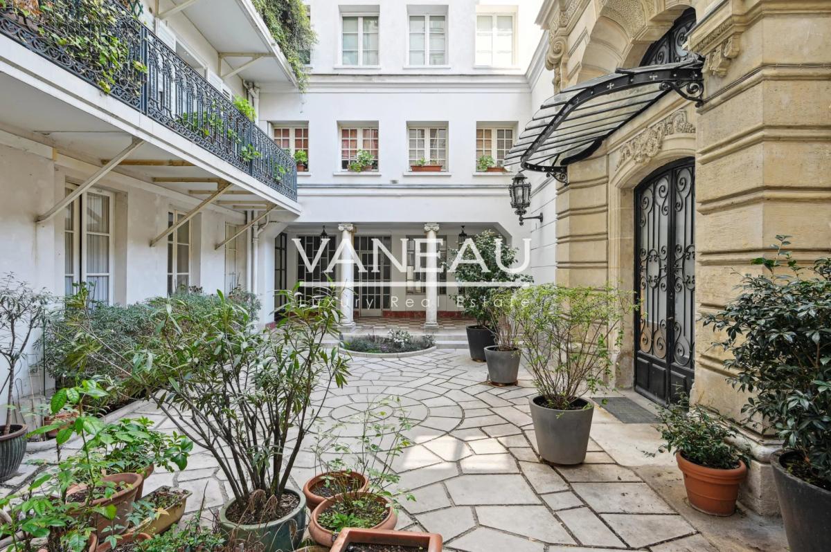 Paris VIIe - Sainte Clotilde - Pied à terre