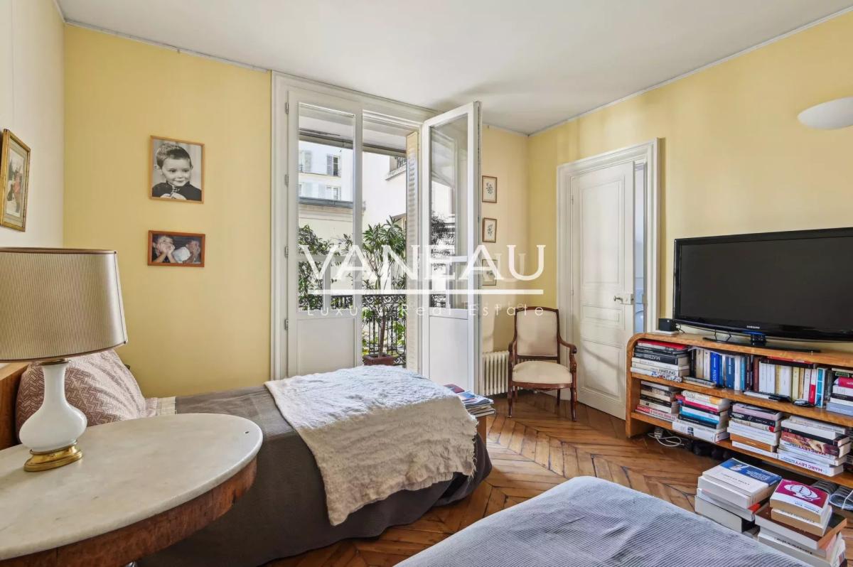 Paris VIIe - Sainte Clotilde - Pied à terre