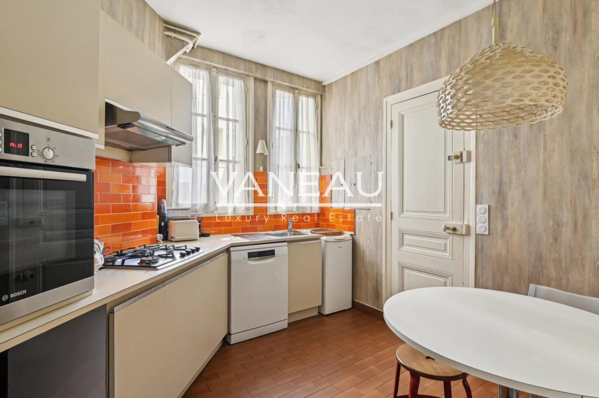 Paris VIIe - Sainte Clotilde - Pied à terre